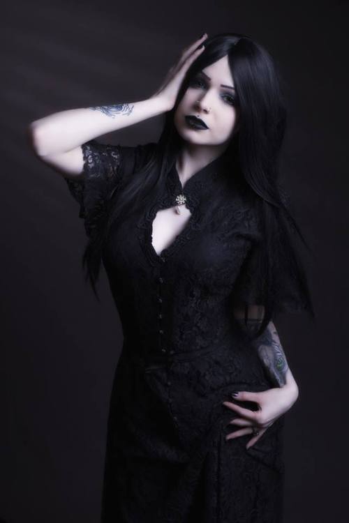 gothicandamazing: Model: PatriciaAbsinthePhoto: Philip Knight Photography Welcome to Gothic and Amaz
