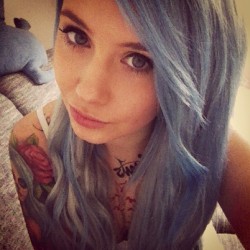 cumgetoff:  I actually like this blue hair