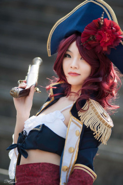 league-of-legends-sexy-girls:  Miss Fortune Cosplay 