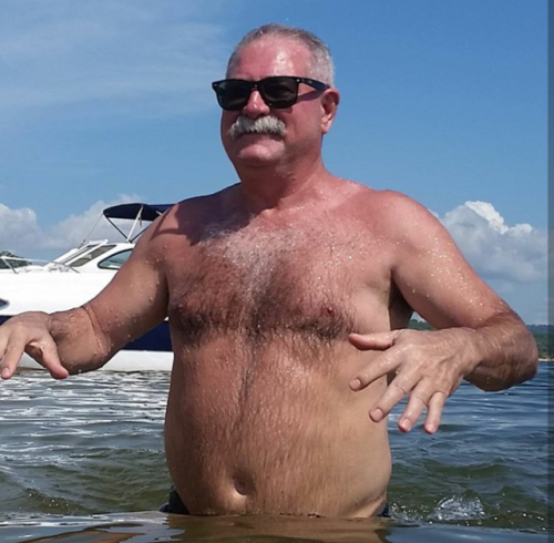 love4daddyyy: The best daddy He’s so bloody hot and sexy