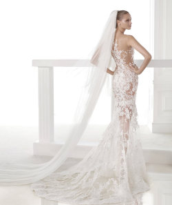 bglv5: chaksforever:   trocoloca:   Here’s the front of the dress that Meryl liked.   I’m not impressed by the front as much as I am with the back. http://www.pronovias.com/wedding-dresses-2015/caraola-dress-mermaid-bride-modern   Seems a bit risqué