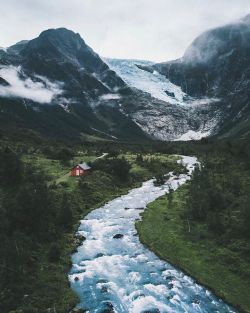 utwo:
“ Cabins in Norway
© M. Kuhr
”