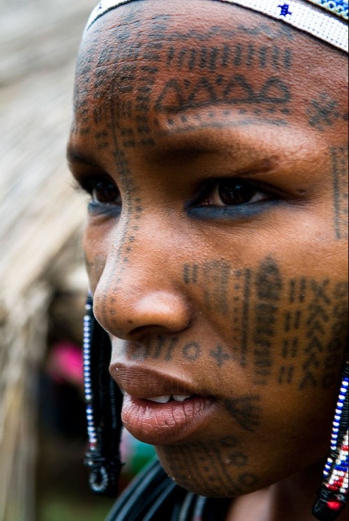 angryafricangirlsunited: Peul woman from Benin by Boaz