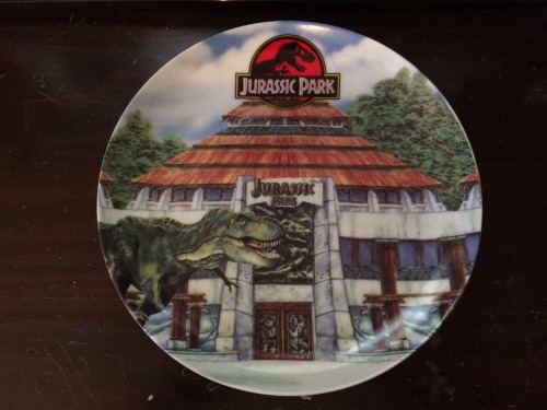 anakinskyguy:I forgot to post this a few days ago. I bought a old Jurassic Park collectors plate fro
