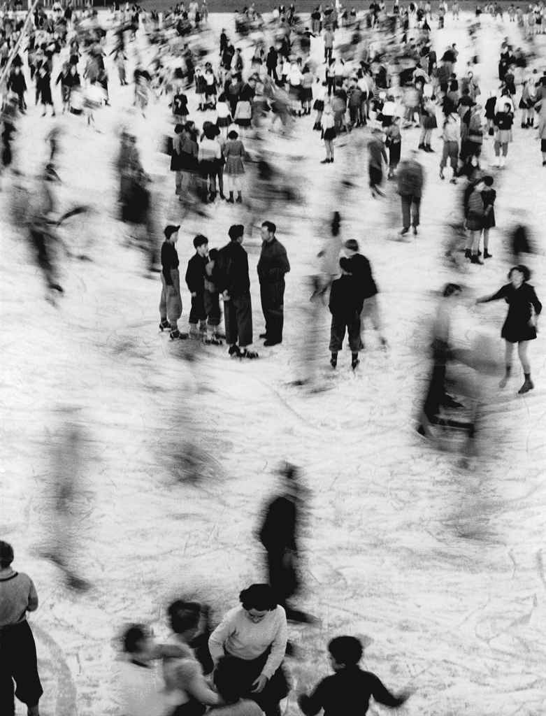 undr:  Mario De Biasi Pattinatori (Skaters), 1953 
