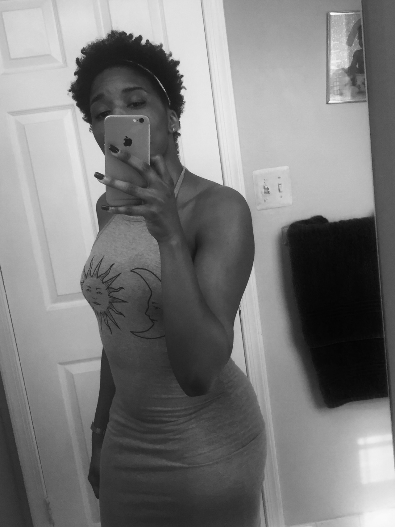 uhohnova:  I have to many pictures of myself… Y'all wouldn’t  imagine