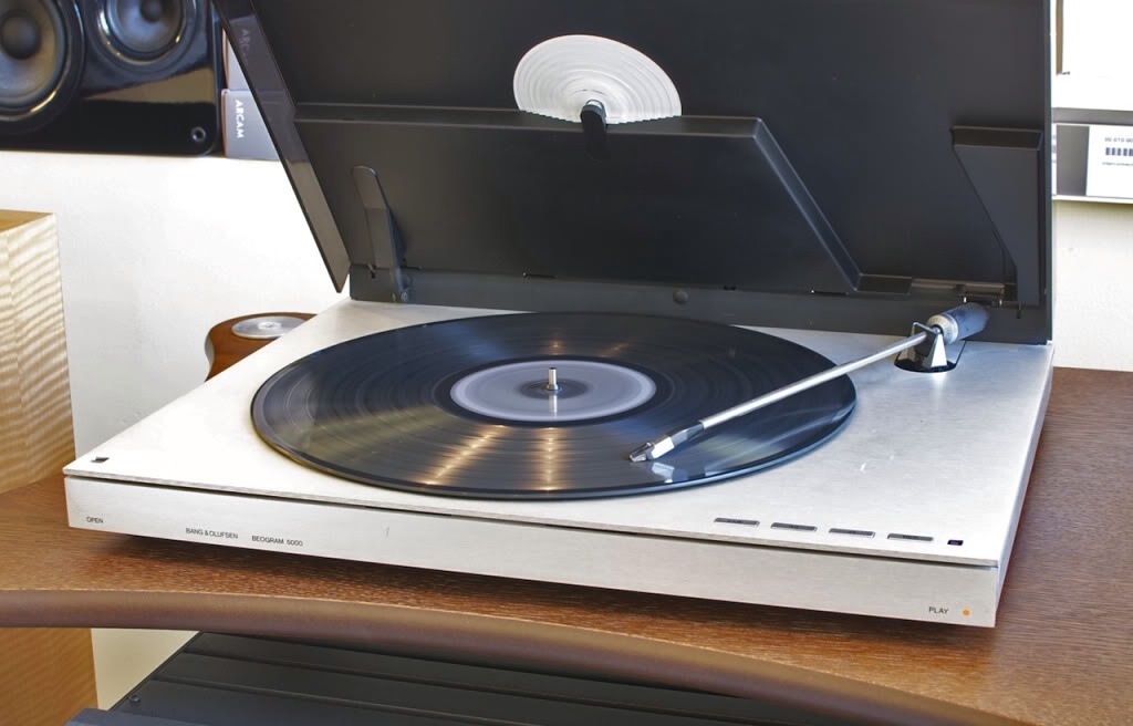 aaronlongoria:  Picked up this beautiful Bang &amp; Olufsen Record Player today.