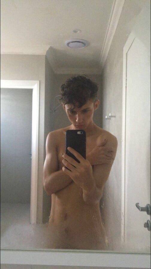 efrensi:  Troye Sivan Nude