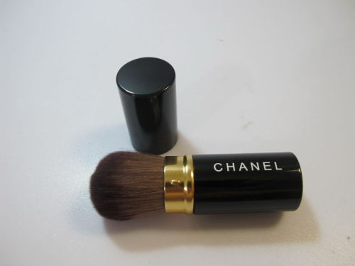 unfades:v-is:Chanel♡♡ click for similar posts, i follow back similar/pale blogs ♡♡