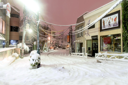 tokyo-fashion:  Super snowy Harajuku at 2am on Valentine’s Day night 2014. These are long exposure photos (using a tripod), so you can’t really see the snow falling, but it was snowing pretty hard! These shots are of Takeshita Dori, Harajuku Dori,