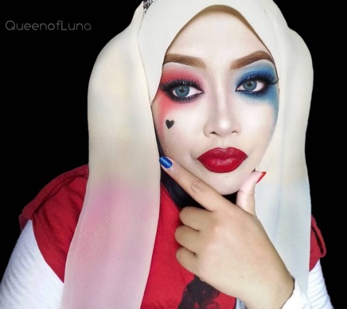 Hijabi Cosplay: Harley QuinnCosplayer/Makeup Artist: @queenofluna