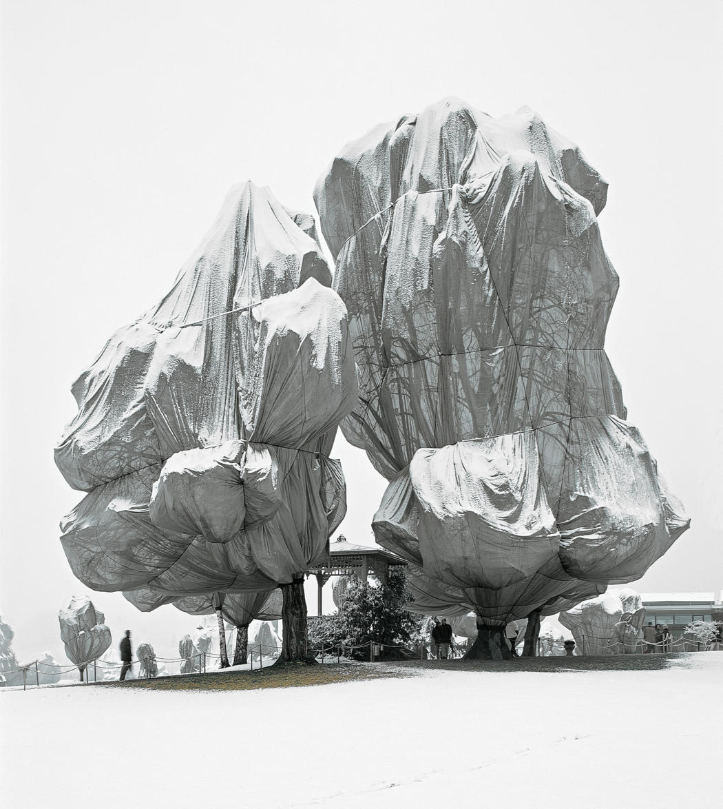 natur4listic:  Christo and Jeanne-Claude - Wrapped Trees, 1997-1998 Read more about