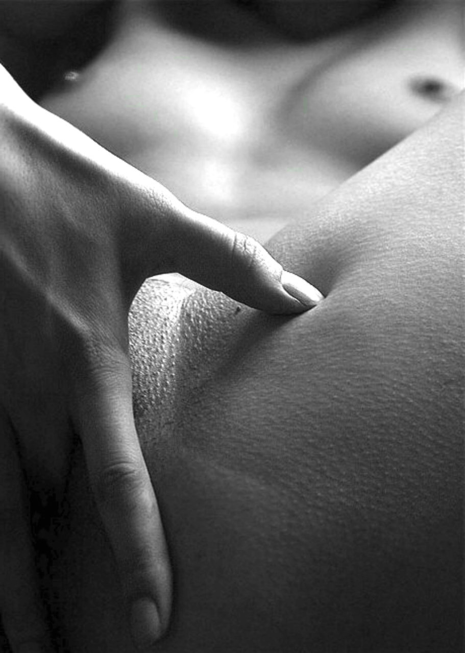 trxpgod:  disimba:  Oops…  Eat the pussy 