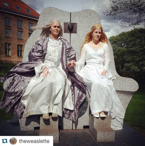 #Repost @theweaslette with @repostapp. ・・・ It was a windy day in the park, but we managed to climb t