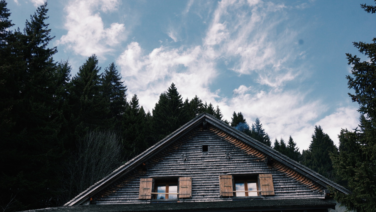 marinesnows:  In the shade of the mountains 