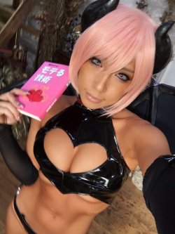 kinky-latex-babes:  Shiny succubi http://ift.tt/2vuTEgc