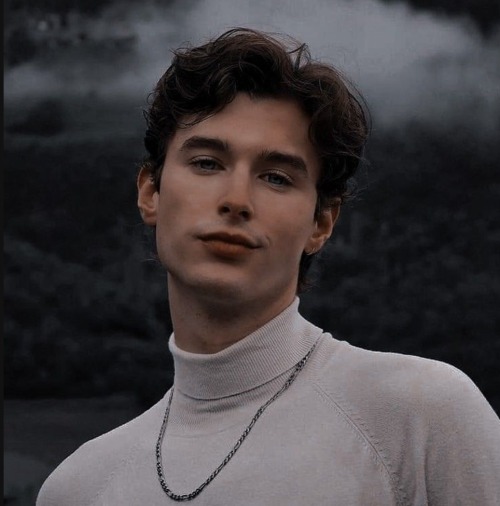 OC NAMED RORY AS A SON OF APHRODITE