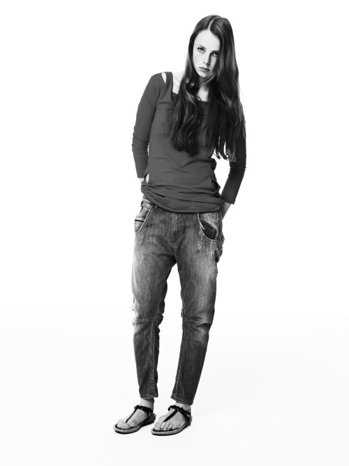 The NYLON guide to styling 90&rsquo;s jeans