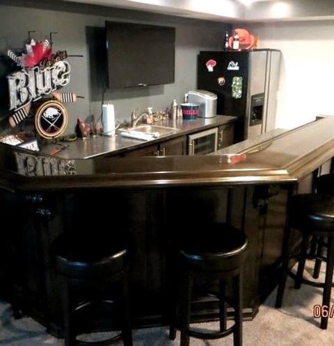 Home Bar In New York An Illustration Of A Mid-sized Traditional L-shaped Porcelain Tile Seated Home Bar