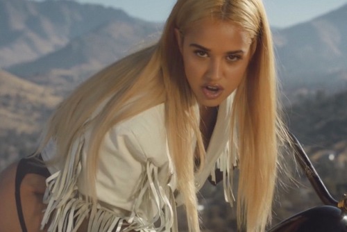 glossyfilm: tommy genesis - lucky