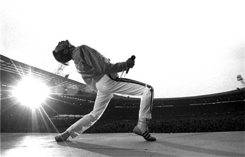 Freddie Mercury of Queen onstage at Wembley Stadium, England 1986 - photo ©Neal Preston 1986
