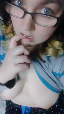 peachieplus94:   I’ve been told my glasses make me look ten times more innocent and sexy. What do you think? &lt;3   reddit: https://www.reddit.com/r/Peach_e_Keen/ patreon: https://www.patreon.com/peachekeen snapchat basic: peachieplus94 