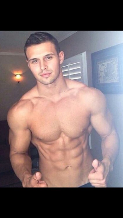 muscleworshipper08:  I don’t normally post pretty guys but this guy is HOT!