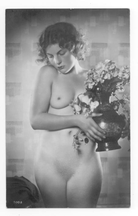 vensuberg:  Trust Grandma did it to force me into another huge post. The model, as he says is exceptional , and the series in which she appears quite problematic. I will begin with the only photo of the anonymous model with a companion, and one with the