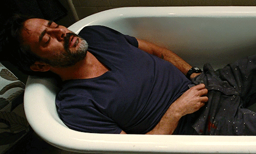 orotundmutt:Jeffrey Dean Morgan as Max in The Resident (2011)