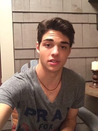 playmalecelebs: Noah Centineo leaked nude photos