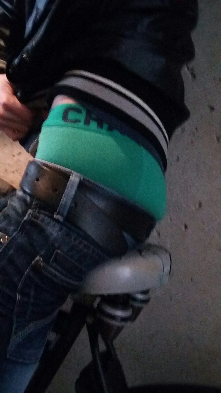 legitsagger:  Me sagging before cycling to the train station