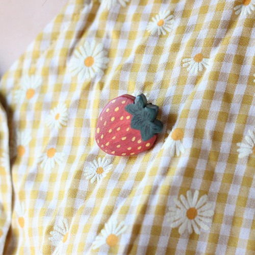ash-elizabeth-art:A strawberry pin paired with this lovely yellow and floral gingham dress! The