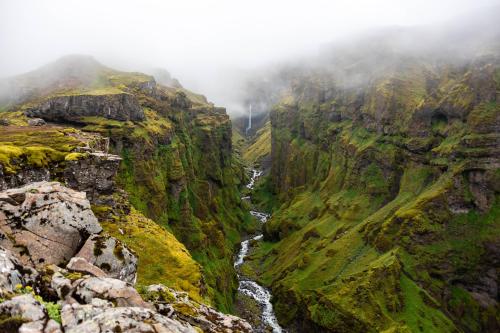 oneshotolive:  Canyon located on Icelands southern coast [4800x3200] [OC] 📷: josbor11 