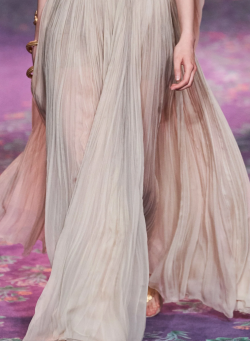 glowdetails:pleated skirt details @ christian dior ss2020