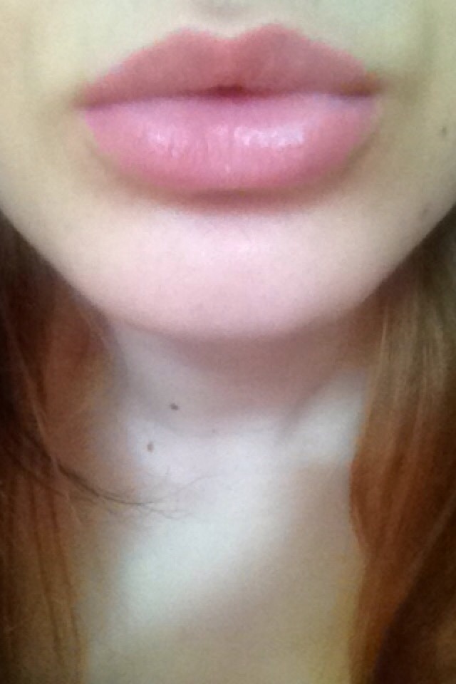 bellevixen:  Just out of bed Belle  your lips are soooo sexy . .