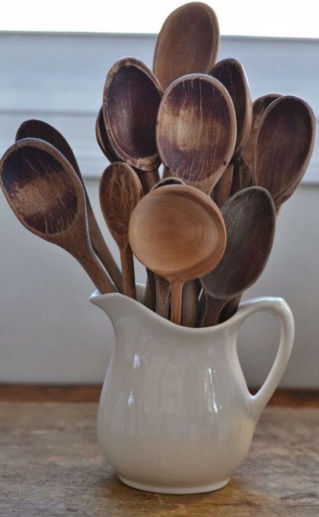 pumpkinsae:I really love wooden spoons, and other wooden kitchen items. &lt;3 