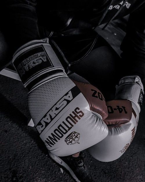 Only Pro-boxing Legends Theo Raeken And Liam Dunbar Would Fall In Love Trading Blows At The Biggest World