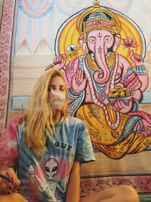 abtumhihoe:  THIS IS NOT OKAY, how rude to be smoking in front of a Hindu god?? What kind of shit is this. Just cause you consider this COOL???? This isn’t even cultural appropriation this is such fucking disrespect. 