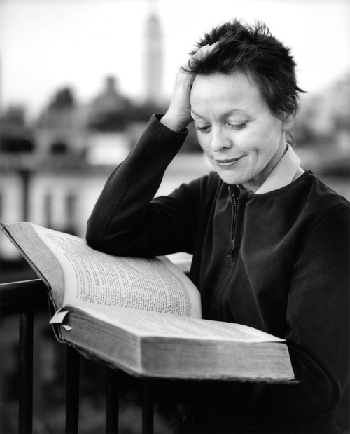 books0977:  Laurie Anderson reading. Photo by Clifford Ross. BOMB. Fall 1999. Anderson has been at t