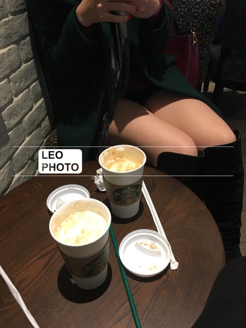 leophoto:  星巴克光腿露出