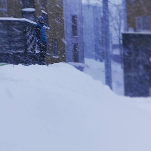 Throwback to mid winter backyard setups and dumping snow&hellip; @scottbowtie #niseko #hirafu #blueb