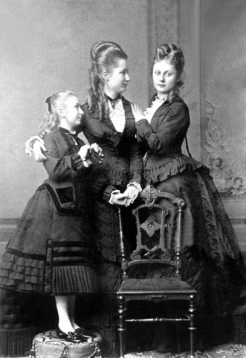 antique-royals:Princesses Feodore , Augusta Victoria (later Empress of Germany), and Victoria of&nbs