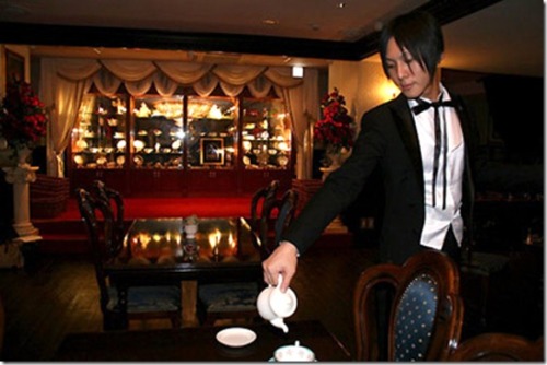 henachoko-fujoshi: Swallowtail! The butler cafe in ikebukuro. For this place you need to make a rese