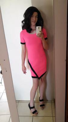 bouncyamy:  This dress is aggressively pink.  Great porn only happens with your support. Back my Patreon?