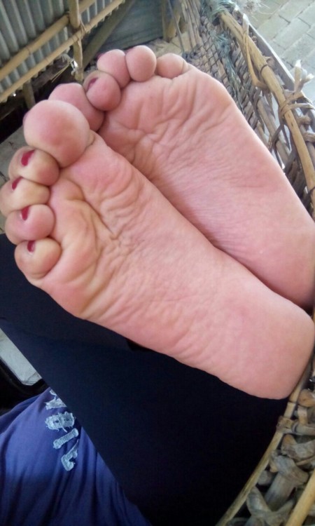 asianfootqueen:  My wrinkles on my soft asian soles ♡