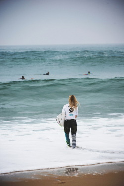 surfing-girls:  Surf GirlSurfing Girls Twitter