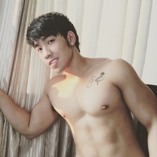 asianhunk-pecs-nips-asses:  Serve you fat and juicy nipples!