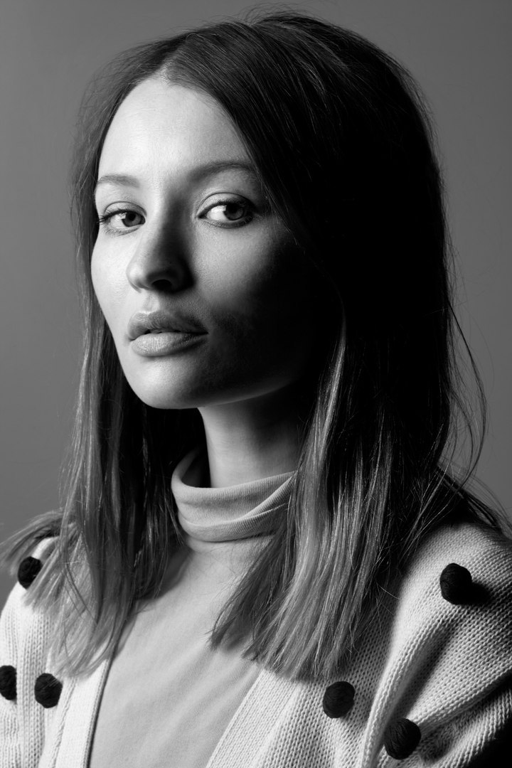 emily-browning-france:  Nouveau portrait d’Emily pour le magazine Paper, photographié