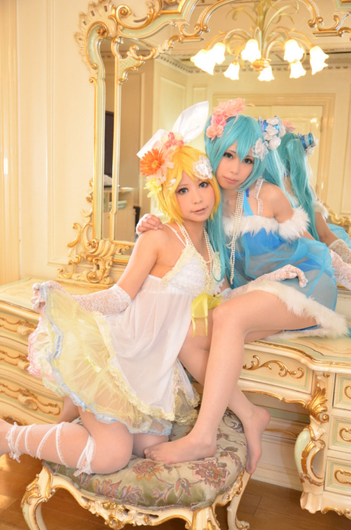 Vocaloid - Miku Hatsune & Rin Kagamine 2HELP US GROW Like,Comment & Share.CosplayJapaneseGirls1.5 - www.facebook.com/CosplayJapaneseGirls1.5CosplayJapaneseGirls2 - www.facebook.com/CosplayJapaneseGirl2tumblr - http://cosplayjapanesegirlsblog.tumbl