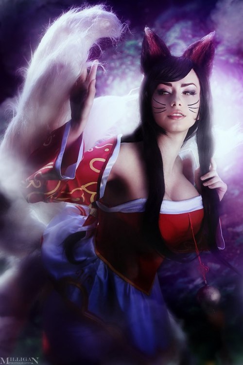 league-of-legends-sexy-girls:Ahri Cosplay